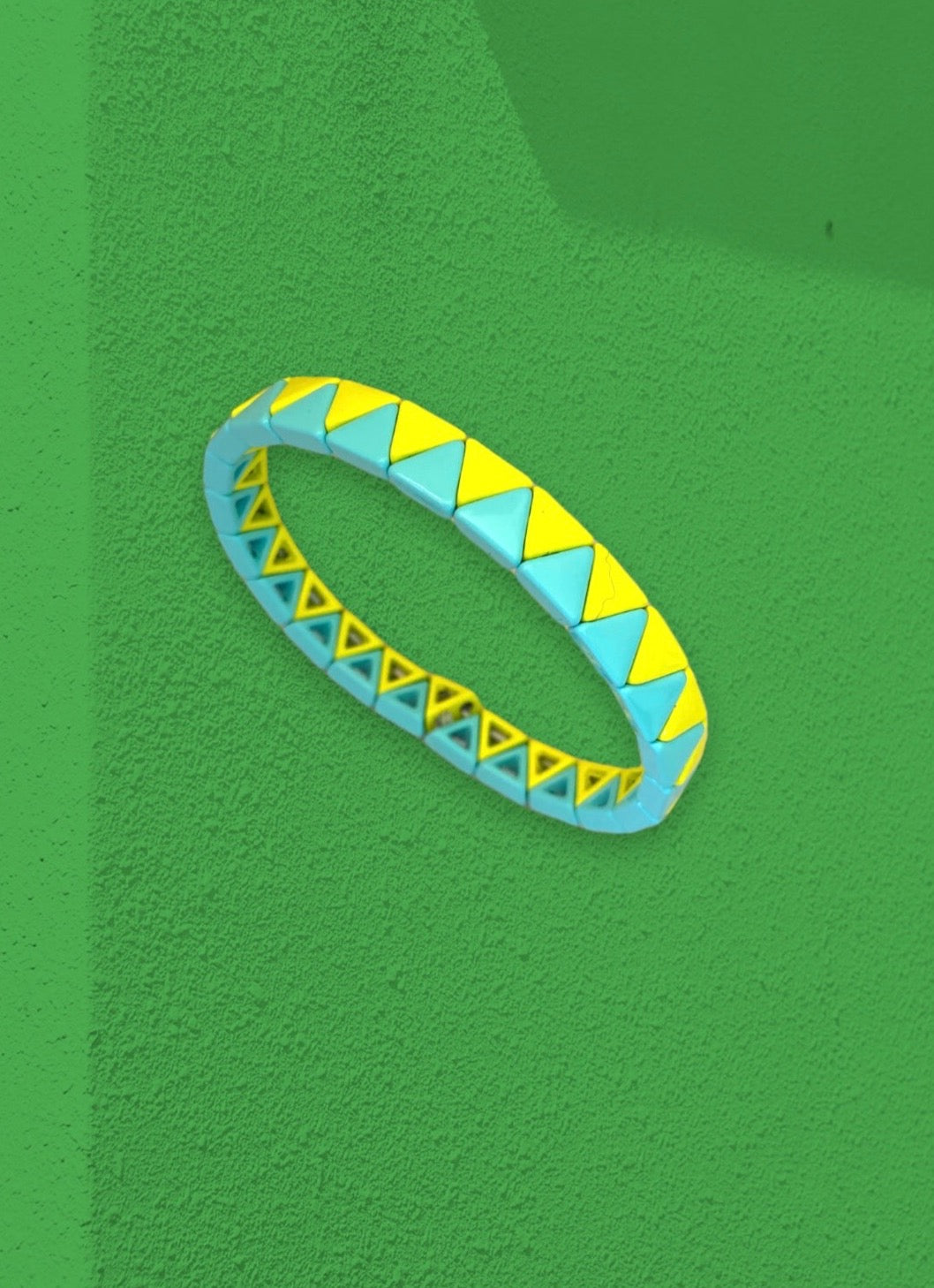 PULSERA GREEN AND YELLOW TRIANGLE